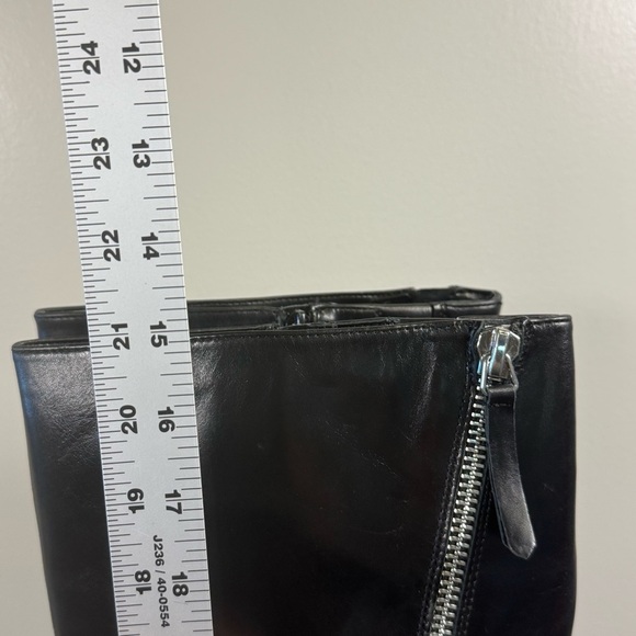 Vince Camuto
Women's Alessa Knee-High Zipper Boots, size 10, black NWOT Leather - Picture 10 of 13